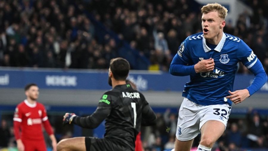Liverpool dérape à Everton, le titre semble s'éloigner