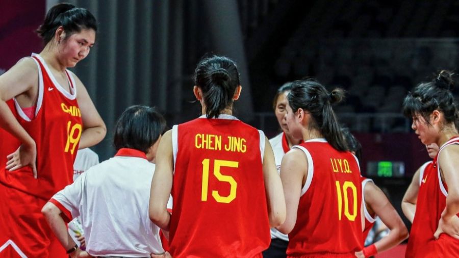 Basket: une ado chinoise de 2,20 mètres fait le buzz