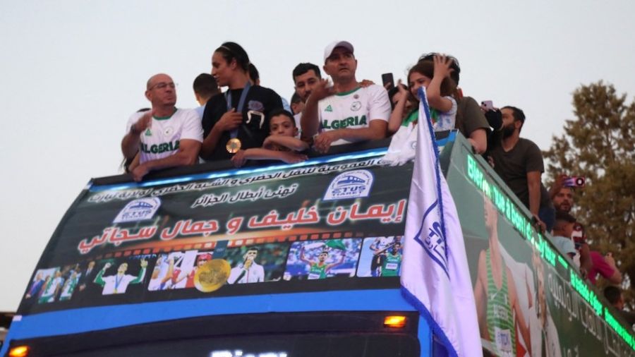 JO-2024: Imane Khelif acclamée par une foule immense dans sa région natale