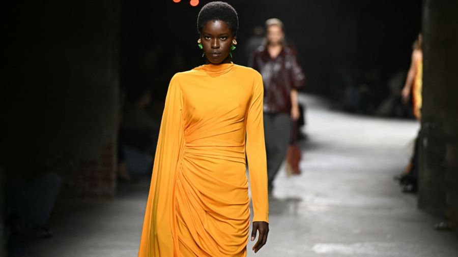 L’orange sera-t-il le nouveau noir en 2025?