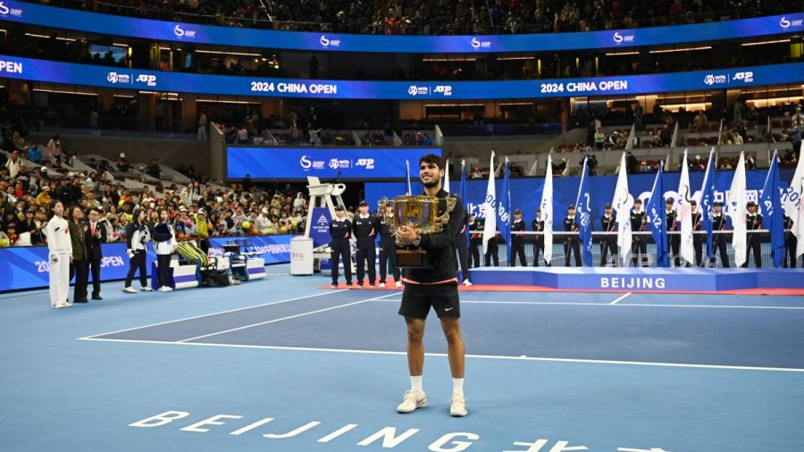 Tennis: Alcaraz arrache la finale de Pékin à Sinner