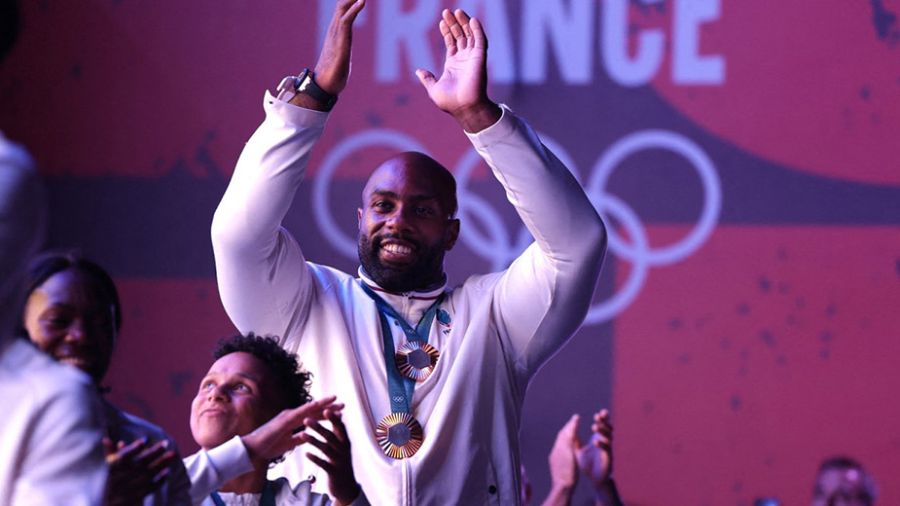 JO: Riner complète sa panoplie dorée, Marchand au pied du podium