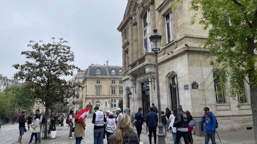 La diaspora vote à Paris: Tous, j'ai bien dit tous