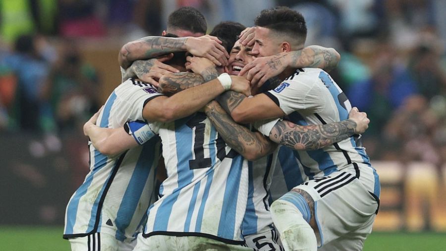 Une finale de légende envoie l'Argentine au sommet