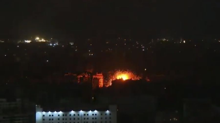 D'intenses frappes aériennes israéliennes secouent le sud du Liban lundi soir
