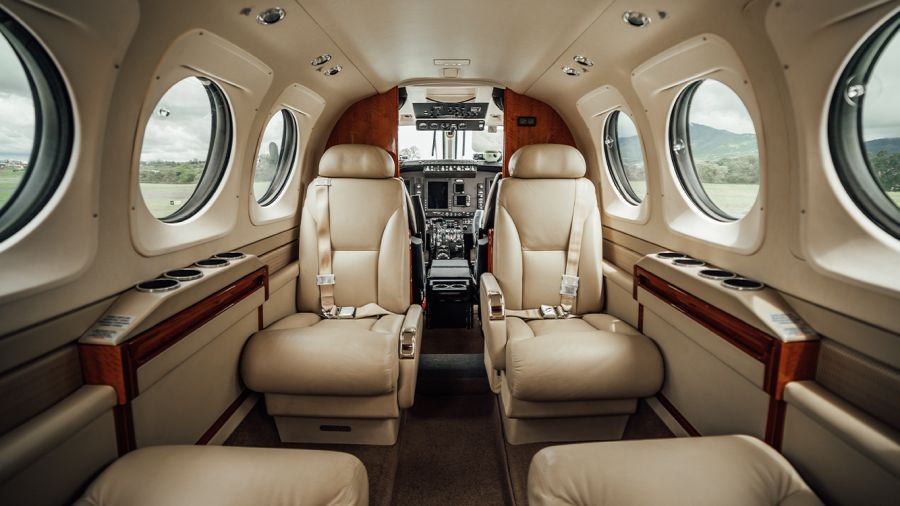 En première classe, le même avion mais pas le même voyage