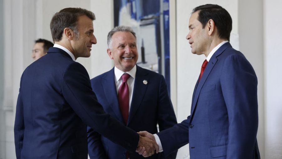 Paris face à Washington: bras de fer sur la paix en Ukraine