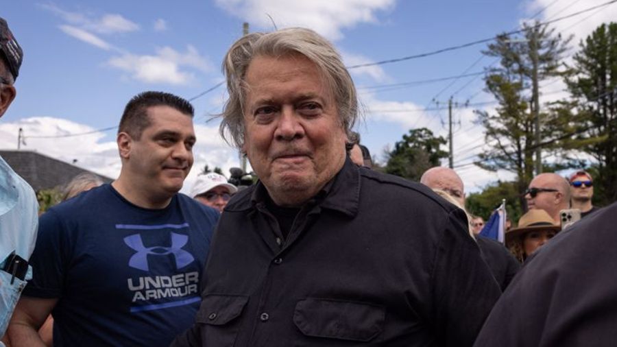 L'ex-conseiller populiste de Trump, Steve Bannon, libéré de prison