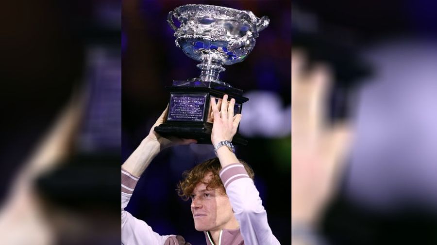 Open d'Australie: Sinner renverse Medvedev en cinq sets et remporte son premier titre en Grand Chelem