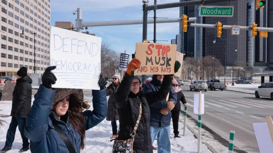 Grand ménage à Washington: Trump frappe tous azimuts