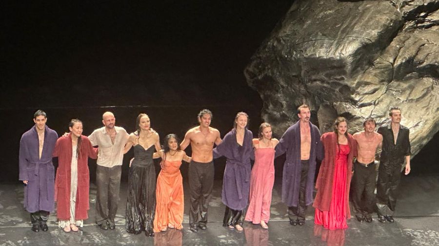«Vollmond» de Pina Bausch: sous la pleine lune, l’eau danse l’amour et la solitude