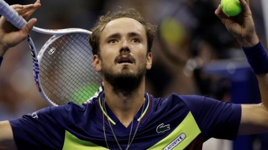 US Open: Medvedev sort Alcaraz et retrouvera Djokovic en finale