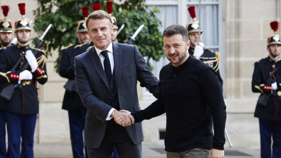 Zelensky poursuit sa tournée européenne à Paris pour récolter des soutiens