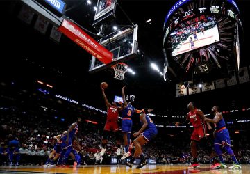 Jimmy Butler, du Heat de Miami, shoote lors de la victoire de son équipe face aux New York Knicks, mercredi, à Miami. Cliff Hawkins/AFP
