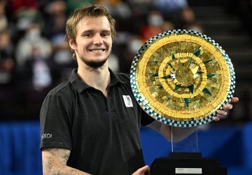 Le Kazakh Alexander Bublik a remporté le premier titre de sa carrière au tournoi de Montpellier. Pascal Guyot/AFP