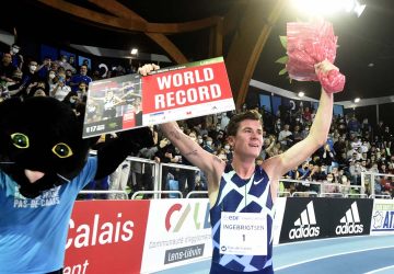 Athlétisme: Ingebrigtsen bat le record du monde en salle du 1500 m