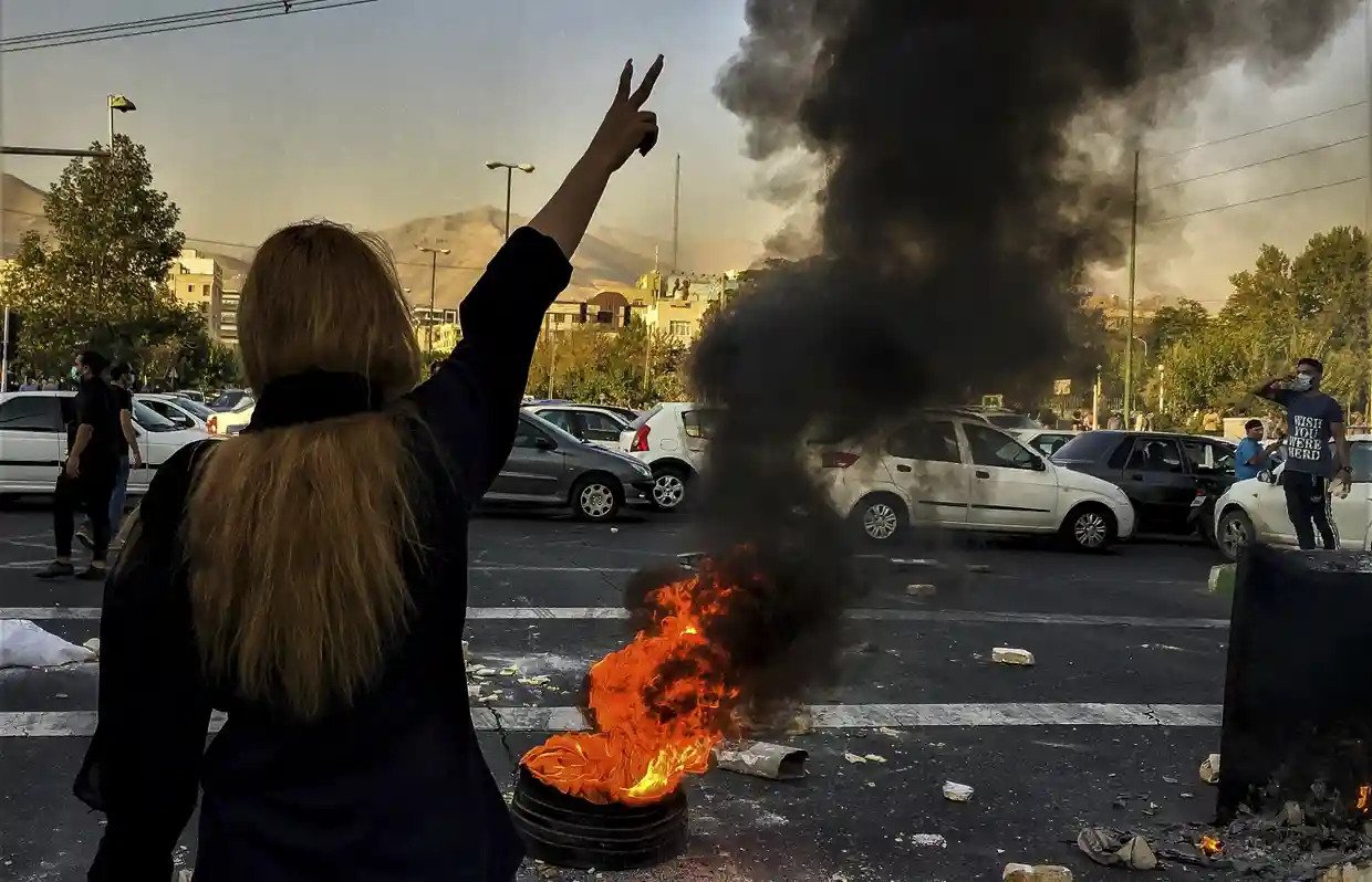 I Iran gjenoppliver begravelsen av demonstranter protesten