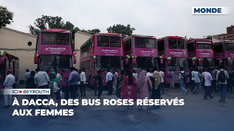 À Dacca, des bus roses réservés aux femmes