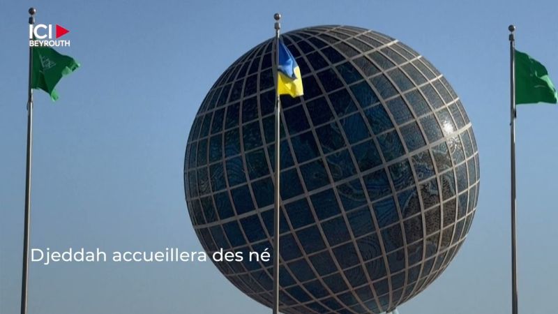 Drapeaux ukrainiens hissés avant les pourparlers américano-ukrainiens à Djeddah