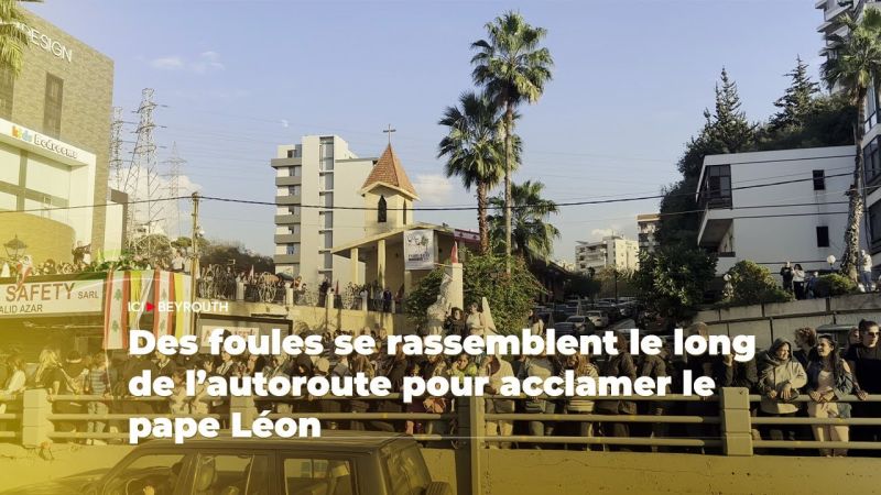 Des foules se rassemblent le long de l’autoroute pour acclamer le pape Léon